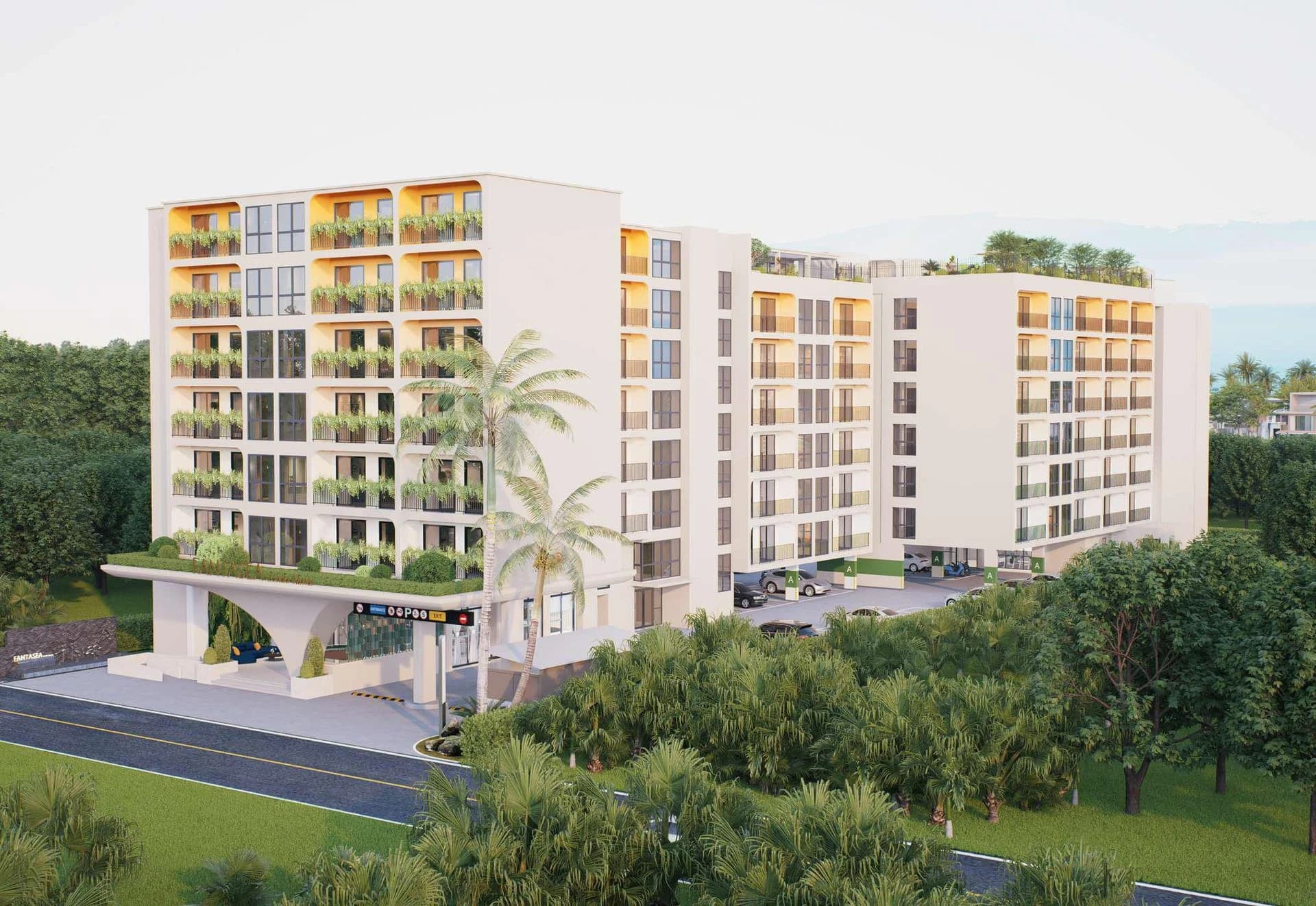 Fantasea Condo Rawai с улицы: корпус A с озеленёнными балконами и белой аркой над въездом, за ним корпус B